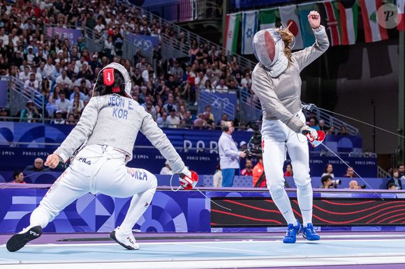 Manon Apithy-Brunet (FRA) - Escrime - Escrime, demi-finale de l'épreuve d'escrime féminine par équipes, lors des Jeux Olympiques Paris 2024. (Dppi / Panoramic / Bestimage).
