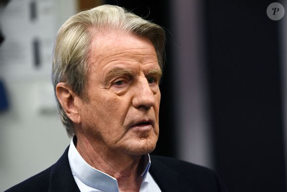 Bernard Kouchner est interviewé sur RMC/BFM TV à Paris, France, le 4 mars 2019. Photo par Alain Apaydin/ABACAPRESS.COM