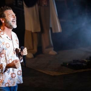 Exclusif - Christophe Maé - Christophe Maé, à l'occasion de sa tournée "Carnet de voyage", en concert au Théâtre de verdure lors du 40ème Festival de Ramatuelle. Le 1er août 2024. © Cyril Bruneau / Festival de Ramatuelle / Bestimage