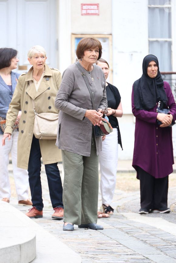 Exclusif - Macha Meril aux obsèques de sa soeur la princesse Hélène Gagarine en la cathédrale Saint-Alexandre-Nevsky, à Paris, France, le 20 août 2025. © Denis Guignebourg/Bestimage