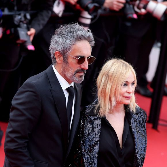 Frédéric Chaudier et sa femme Emmanuelle Béart - Montée des marches du film « La plus précieuse des marchandises  » lors du 77ème Festival International du Film de Cannes, au Palais des Festivals à Cannes. Le 24 mai 2024 © Jacovides-Moreau / Bestimage