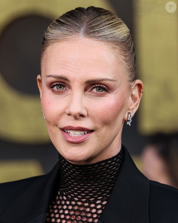Mère célibataire de deux filles adoptées, elle souligne les difficultés à concilier vie intime et parentalité. 

Hollywood, Californie — Première à Los Angeles du film Netflix « The Old Guard 2 » qui s’est tenue au Netflix Tudum Theater le 25 juin 2025 à Hollywood, Los Angeles, Californie, États-Unis. Backgrid USA / Bestimage