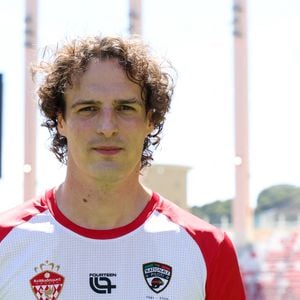 Paul de Saint Sernin lors du match de football caritatif au stade Louis II de Monaco opposant les Barbagiuans aux pilotes de l'équipe Nazionale Piloti dans le cadre de la "Racing Stars Football Cup" le 3 juin 2026. Depuis 35 ans, des pilotes automobiles participent chaque année à un match de football caritatif organisé à Monaco. Ce « match des pilotes » a accueilli tous les plus grands de la Formule 1, y compris Michael Schumacher. En 2025, une nouvelle mouture a vu le jour, la Racing Stars Football Cup, sous la houlette de Louis Ducruet, le fils de la princesse Stéphanie. Ce 3 juin 2026, avait lieu la deuxième édition de l’événement caritatif, organisé au profit de deux associations. Les fonds récoltés lors de l’événement seront reversés à deux associations. La première est « Mercy Ships », qui déploie des navires-hôpitaux afin d’offrir des soins chirurgicaux gratuits en Afrique. La seconde association est « Les Soins de l’espoir », qui est engagée auprès d’enfants et d’adultes défavorisés en Asie du Sud-Est, notamment au Vietnam. Les Barbagiuans ont remporté le match 6 - 2. © Albuquerque/Bestimage # A charity football match at the Stade Louis II in Monaco between the Barbagiuans and the drivers of the Nazionale Piloti team as part of the ‘Racing Stars Football Cup’ on 3 June 2026. For 35 years, racing drivers have taken part in an annual charity football match held in Monaco. This “drivers’ match” has welcomed all the greatest names in Formula 1, including Michael Schumacher. In 2025, a new version was launched, the Racing Stars Football Cup, under the leadership of Louis Ducruet, Princess Stéphanie’s son. On 3 June 2026, the second edition of the charity event took place, organised in aid of two charities. The funds raised during the event will be donated to two charities. The first is ‘Mercy Ships’, which deploys hospital ships to provide free surgical care in Africa. The second charity is ‘Les Soins de l’espoir’, which works with disadvantaged children and adults in South-East Asia, particularly in Vietnam. The Barbagiuans won the match 6–2. | 00758223