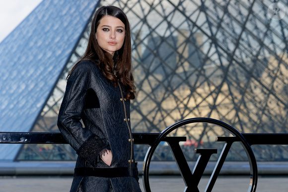 Blanca Soler au photocall du défilé Louis Vuitton Collection Femme Prêt-à-Porter Automne/Hiver 2026-2027 lors de la Fashion Week de Paris (PFW) au musée du Louvre, à Paris, France, le 10 mars 2026 © Olivier Borde/Bestimage