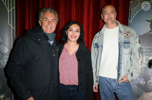 Gérard Holtz, Saïda Jawad et Maxime Dereymez au théâtre Bobino à Paris le 22 octobre 2025.
 © Coadic Guirec/Bestimage