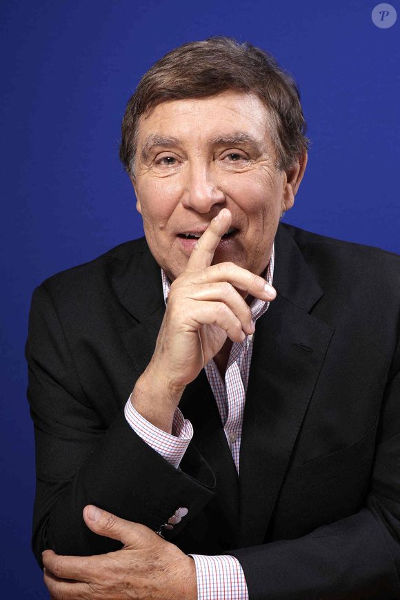 Ce 30 novembre 2025, Jean-Pierre Foucault a fait une révélation sur sa carrière débuté à la fin des années 60.

Jean-Pierre Foucault pose lors d'une séance de portraits à Paris, France, en décembre 2017. Photo par VIM/ABACAPRESS.COM