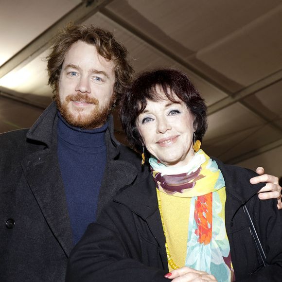 Anny Duperey avec son fils Gaël Giraudeau - 25ème Arbre de Noël de l'association CitéStars présidée par D.Donadéi au cirque Phénix en présence de 80 enfants défavorisés à Paris le 8 janvier 2023. © Cédric Perrin/Bestimage