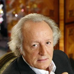 Didier Barbelivien pose à Paris, France, en décembre 2011. Photo by Vim/ABACAPRESS.COM