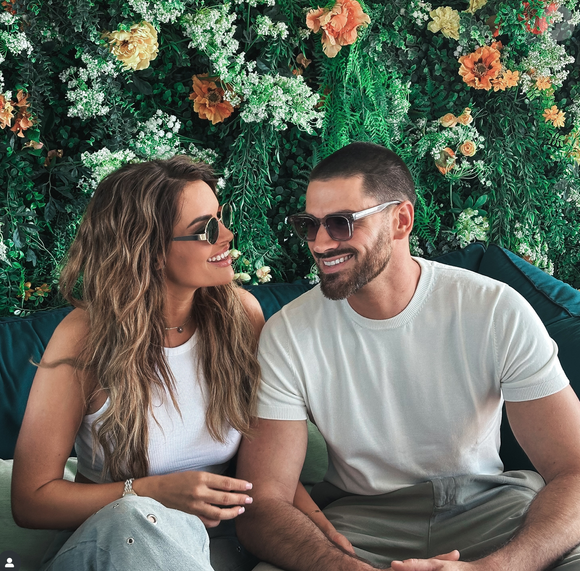 Malgré les risques et les moments d’angoisse, le couple garde espoir et fait preuve d’une grande résilience

Jordan Moureillac et sa compagne Jessica Stent. Capture Instagram