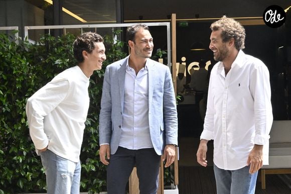 Louis Kretz, Valentin Kretz et Martin Kretz en tournage au village lors des Internationaux de France de tennis de Roland Garros 2024, à Paris, France, le 1er juin 2024.

© Chryslene Caillaud/Panoramic/Bestimage