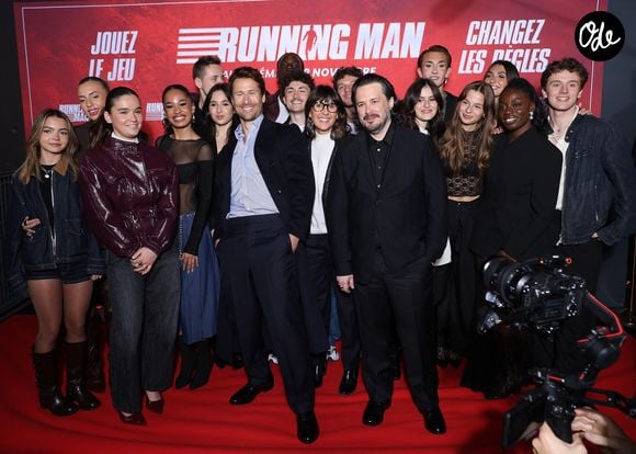Alexia Laroche-Joubert, Edgar Wright, Glen Powell et les élèves de la  Star Academy 2025 (G-D) Mélissa, Léa, Lily, Ambre, Léane, Léo, Noah, Théo P., Jeanne, Victor, Anouk, Ema, Sarah et Bastiaan lors de la première de Running Man au cinéma UGC Ciné Cité Bercy à Paris le 3 novembre 2025. © Denis Guignebourg / Bestimage