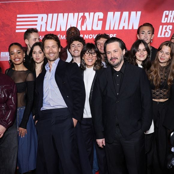 Alexia Laroche-Joubert, Edgar Wright, Glen Powell et les élèves de la  Star Academy 2025 (G-D) Mélissa, Léa, Lily, Ambre, Léane, Léo, Noah, Théo P., Jeanne, Victor, Anouk, Ema, Sarah et Bastiaan lors de la première de Running Man au cinéma UGC Ciné Cité Bercy à Paris le 3 novembre 2025. © Denis Guignebourg / Bestimage