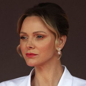 La princesse Charlene est sur tous les fronts
La princesse Charlene de Monaco - Monaco E-Prix, Round 7. Le pilote Sébastien Buemi a remporté la course devant Oliver Rowland suivi par Nick Cassidy C'est la 8eme édition du Monaco E-prix. A l’occasion de la 11eme saison du Championnat du Monde ABB FIA Formula E, les monoplaces de 3eme génération ont parcouru les rues de la Principauté. © Claudia Albuquerquet/Bestimage