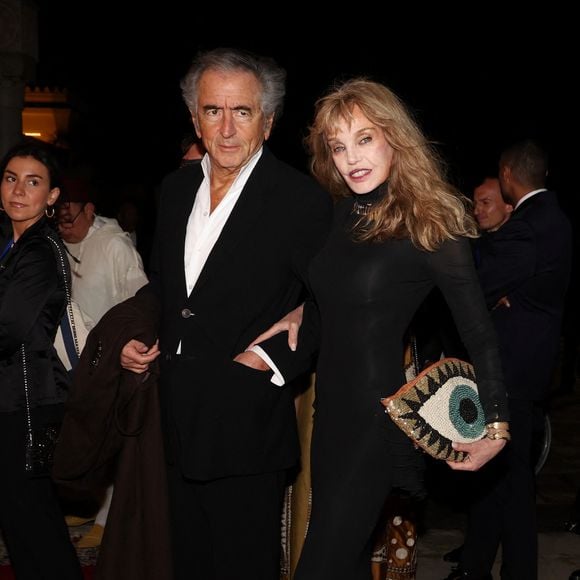 Arielle Dombasle et Bernard-Henri Lévy (BHL) - Dîner d'Etat offert par sa Majesté le roi Mohammed VI du Maroc en l'honneur du Président de la République Emmanuel Macron et de la première dame Brigitte Macron au Palais Royal de Rabat au Maroc le 29 Octobre 2024. © Dominique Jacovides/Bestimage