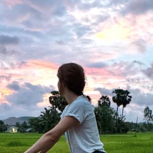 Entre les rizières, les luxuriantes forêts, les temples et sanctuaires, la mère de famille en a pris plein la vue !

Nathalie Péchalat immortalise ses vacances au Cambodge (Capture d'écran 19 août 2025)