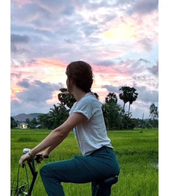 Entre les rizières, les luxuriantes forêts, les temples et sanctuaires, la mère de famille en a pris plein la vue !

Nathalie Péchalat immortalise ses vacances au Cambodge (Capture d'écran 19 août 2025)