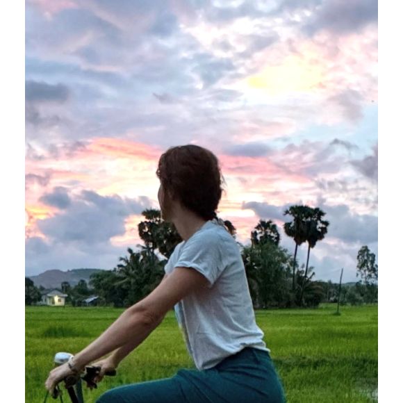 Entre les rizières, les luxuriantes forêts, les temples et sanctuaires, la mère de famille en a pris plein la vue !

Nathalie Péchalat immortalise ses vacances au Cambodge (Capture d'écran 19 août 2025)