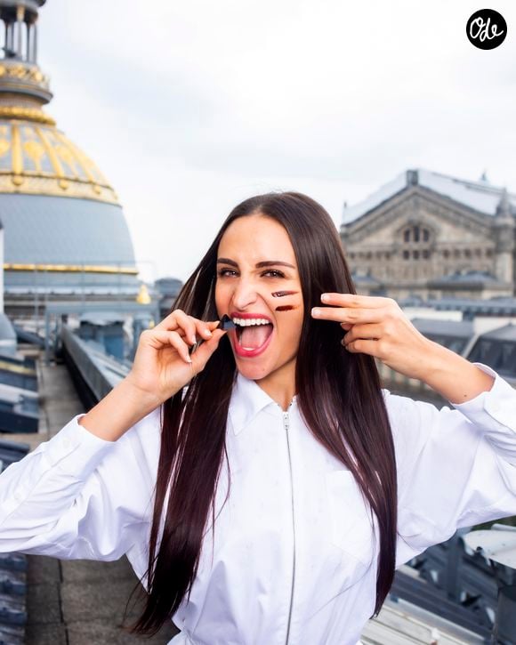 Si elle revendique cet héritage, elle explique avoir voulu construire un univers différent et ne pas être simplement comparée à son père. 

Jade Genin