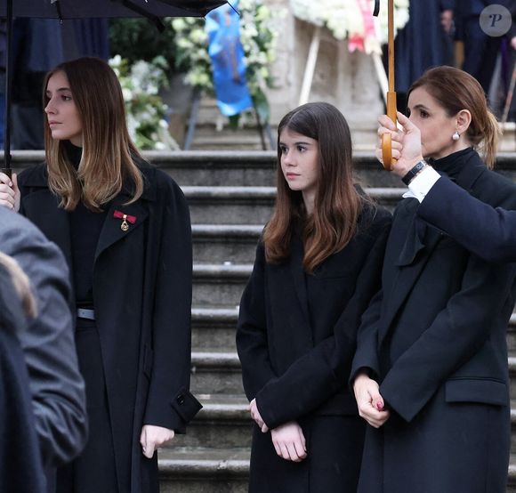 Les princesses Luisa et Vittoria de Savoie avec leur mère, la princesse Clotilde Courau de Savoie - Sorties des funérailles du prince Victor Emmanuel de Savoie en la cathédrale Saint-Jean-Baptiste de Turin le 10 février 2024. © Dominique Jacovides/Bestimage
