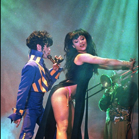 Prince et Mayte Garcia lors d'un concert à Wembley en 1993 © alpha agency Bestimage