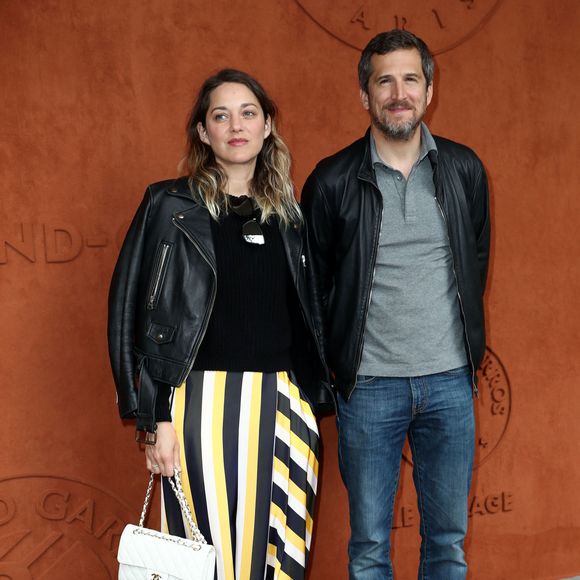 Guillaume Canet et sa compagne Marion Cotillard -   People au village pour la finale hommes lors des internationaux de France de tennis de Roland Garros 2019 à Paris le 9 juin 2019.
© Jacovides - Moreau / Bestimage