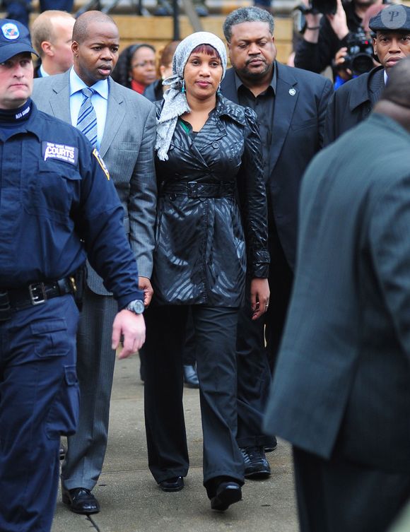 Nafissatou Diallo quitte le tribunal du Bronx a New York, USA le 10 Decembre 2012. (FAMEFLYNET / BESTIMAGE).