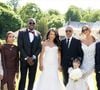 Mais c'est la photo sur laquelle elle prend la pose à côté de son mari Hicham, et entourée de toute sa tribu, qui a interpellé.

Vitaa et son mari Hicham avec leurs enfants, Liham, Adam et Noa au mariage de Ryan et Sarah (la belle-fille de la chanteuse) le vendredi 23 mai 2025 © Instagram