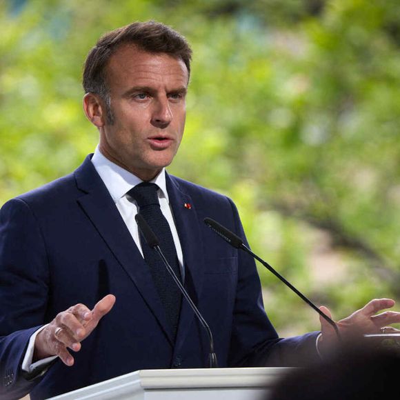 En lieu et place, les téléspectateurs découvriront une émission spéciale "Emmanuel Macron - Les défis de la France".

Déplacement d'Emmanuel Macron, Friedrich Merz, Keir Starmer, Donald Tusk et Voloydmyr Zelensky pour participer à la conférence de la Coalition des Volontaires à Kiev, le 10 mai 2025. Ukraine Presidency via Bestimage