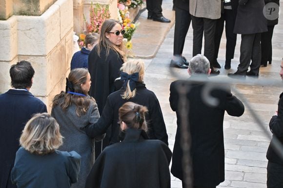 En l'église Notre-Dame de l'Assomption

Anna, la petite-fille de Brigitte Bardot avec ses enfants arrivant à l'église Notre-Dame de l'Assomption, pour la cérémonie funéraire de l'actrice française Brigitte Bardot, à Saint-Tropez, dans le sud-est de la France, le 7 janvier 2026. Photo par Julien Reynaud/APS-Medias/ABACAPRESS.COM