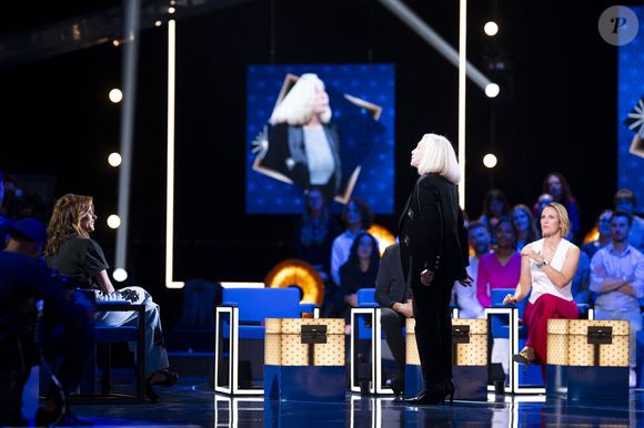 Exclusif - Lorie (Laure Pester), Michèle Torr et Faustine Bollaert lors de l'enregistrement de l'émission "La Boîte à secrets", présentée par F.Bollaert et diffusée le 3 octobre 2025 sur France 3, dans les studios du Lendit à Saint-Denis, Seine Saint-Denis, France, le 9 septembre 2025. © Pierre Perusseau/Bestimage