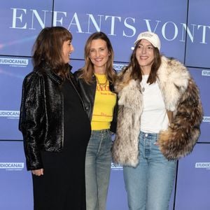 L’avant-première rassemble acteurs et équipe du film.

Juliette Armanet, Camille Cottin et Monia Chokri assistent à l'avant-première de 'Les enfants vont bien' au cinéma UGC Les Halles, à Paris, France, le 18 novembre 2025. Photo par Mireille Ampilhac/ABACAPRESS.COM