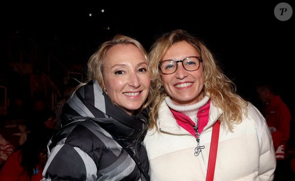 Audrey Lamy et sa soeur Alexandra Lamy - Projection du court métrage "Allez ma Fille" réalisé par C.Jouannet lors du 27éme Festival International du Film de Comédie de l'Alpe d'Huez, le 17 janvier 2024. 
© Dominique Jacovides / Bestimage