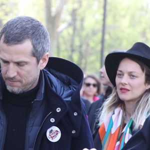 Une irruption qui a fait dégoupiller le compagnon de Marion Cotillard

Marion Cotillard et son compagnon Guillaume Canet à la sortie de l'hommage à Agnès Varda dans la Cinémathèque française avant ses obsèques au cimetière du Montparnasse à Paris, France.