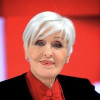 Pas d'hommage ni de cérémonie pour Nicole Croisille : les raisons derrière son départ sans bruit