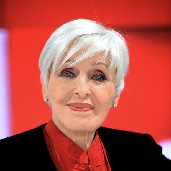 Nicole Croisille est morte à l'âge de 88 ans, des suites d’une longue maladie. 


Exclusif -  Nicole Croisille - Enregistrement de l'émission vivement dimanche au studio Gabriel. © Guillaume Gaffiot / Bestimage
