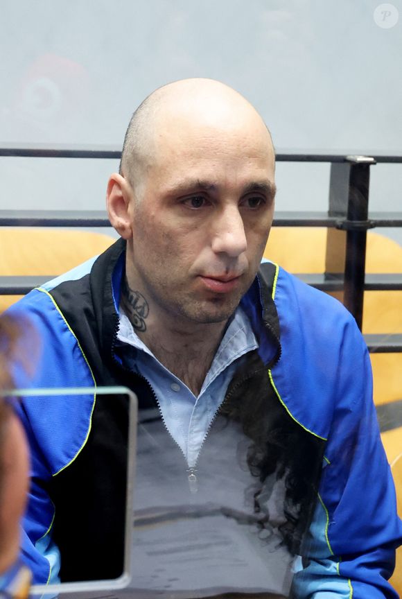Cédric Jubillar arrive dans le box des accusés au tribunal d'Albi pour son procès pour meurtre par conjoint.

Photo : Dominique Jacovides / Bestimage