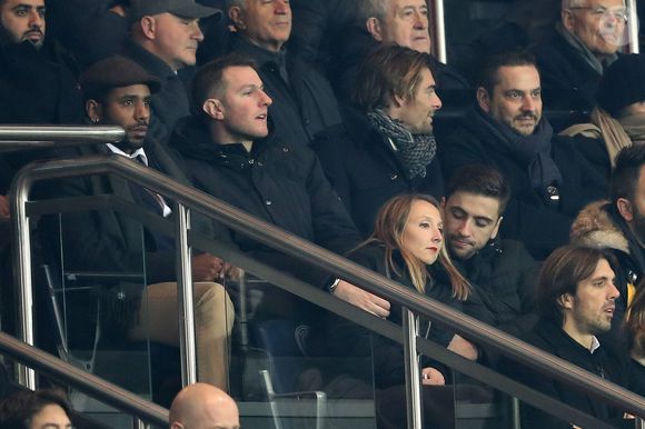 Loup-Denis Elion, Audrey Lamy et son compagnon Thomas Sabatier - People au match de Ligue des Champions Psg - Ludogorets au Parc des Princes à Paris le 6 décembre 2016. Tenu en échec par Ludogorets (2-2), le PSG laisse la première place ... © Cyril Moreau/Bestimage