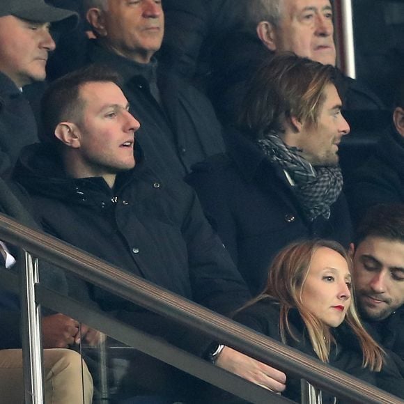 Loup-Denis Elion, Audrey Lamy et son compagnon Thomas Sabatier - People au match de Ligue des Champions Psg - Ludogorets au Parc des Princes à Paris le 6 décembre 2016. Tenu en échec par Ludogorets (2-2), le PSG laisse la première place ... © Cyril Moreau/Bestimage