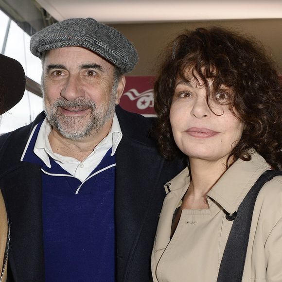 Alors que sa famille a tristement annoncé la disparition d'Isabelle Mergault à l'âge de 67 ans, l'acteur et imitateur français Antoine Duléry a partagé sa peine et surprise auprès de "Gala". 

Isabelle Mergault avec Antoine Duléry et sa femme Pascale Pouzadoux - La 95ème édition du Prix d'Amérique Opodo à l'Hippodrome de Paris-Vincennes Photo par Guirec Coadic/Bestimage