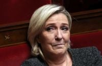 Marine Le Pen a appris la mort de son père Jean-Marie Le Pen par son conseiller lors de son voyage retour de Mayotte