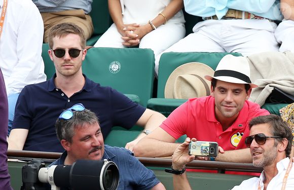 Les deux hommes ne vivent pas dans le même pays !

Le chanteur Mika et son compagnon Andy Dermanis - People dans les tribunes lors de la finale homme des Internationaux de Tennis de Roland-Garros à Paris le 11 juin 2017.
© Dominique Jacovides-Cyril Moreau / Bestimage