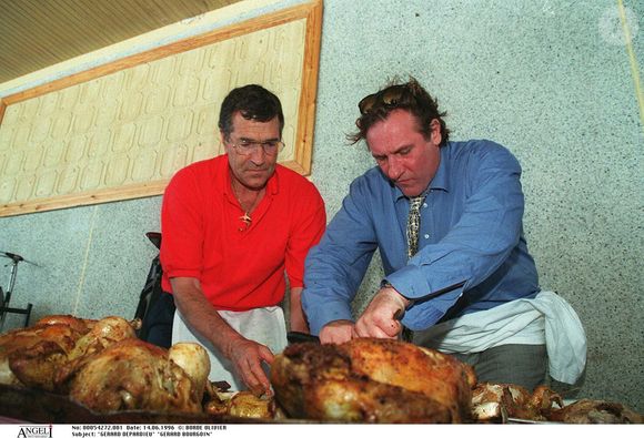 Gérard Bourgoin était un très bon ami de Gérard Depardieu

Rétro - Décès de Gérard Bourgoin ancien président de l'AJA, victime d'une crise cardiaque à l'âge de 85 ans en rentrant du match Auxerre-Strasbourg - Archives - Gérard Depardieu et  Gérard Bourgoin au Festival du film de Cabourg. OLIVIER BORDE / BESTIMAGE