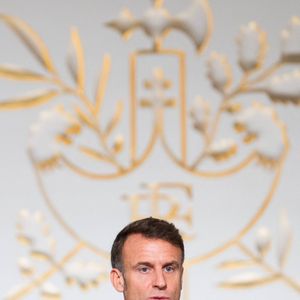 Le président de la République française Emmanuel Macron prononce son discours devant les ambassadeurs de France en poste dans le monde au palais présidentiel de l'Elysée à Paris, France, le 6 janvier 2025. © Jeanne Accorsini/Pool/Bestimage
