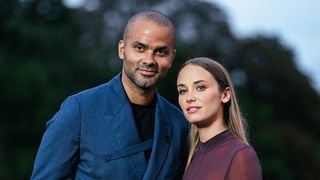 Tony Parker : “Un an d’amour ouf”, le sportif célèbre son premier anniversaire avec Agathe Teyssier en allant applaudir une star de la chanson !