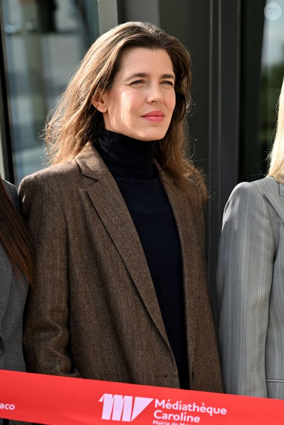 Le Prince Albert II de Monaco, la Princesse Caroline de Hanovre, Charlotte Casiraghi, et Mélanie-Antoinette de Massy ont inauguré la Médiathèque Caroline à Monaco le 10 décembre 2025.  Photo par Bruno Bebert/Pool/ABACAPRESS.COM