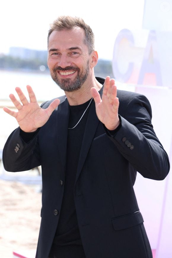Franck Monsigny - Photocall de "Demain nous appartient" lors du 7ème festival international Canneséries à Cannes, le 6 avril 2024. 
© Denis Guignebourg / Bestimage