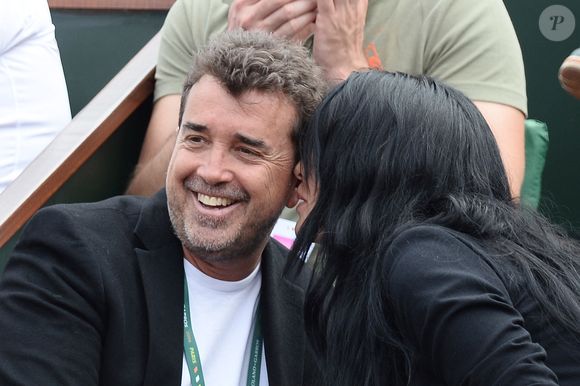 Arnaud Lagardère et sa femme Jade regardent un match lors du deuxième tour des Internationaux de France de tennis à Roland Garros à Paris, France, le 29 mai 2014. Photo par Laurent Zabulon/ABACAPRESS.COM