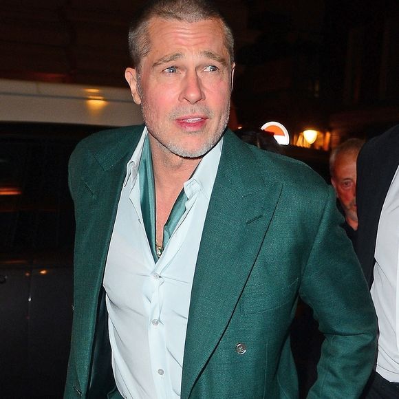 Brad Pitt et sa compagne Ines De Ramon à la sortie de la première du film "F1" au Cineworld de Leicester Square à Londres. @Backgrid UK/ Bestimage