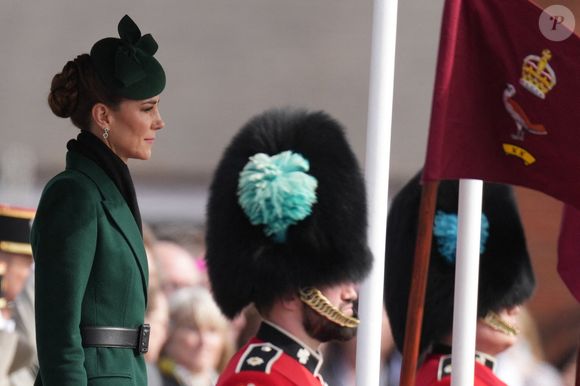 Kate Middleton assiste au défilé de la Saint-Patrick des Irish Guards à la caserne de Mons, Aldershot.
Julien Burton / Bestimage