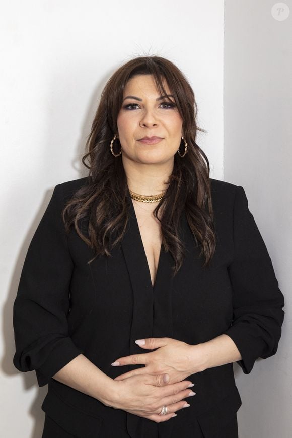 Elle est également auteure, notamment du livre Petit traité de l’infidélité (2014), et n’a jamais renié sa participation à la télé-réalité.

Kenza Braiga - Enregistrement de l'émission "Les 20 ans du Loft", diffusée en direct sur C8 et présentée par B.Castaldi, à Paris. Le 8 avril 2021
© Jack Tribeca / Bestimage